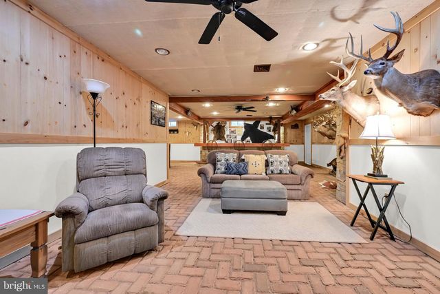 130 CLEARFIELD LN, Reading, PA 19608