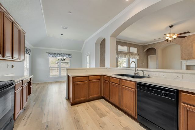 115 Fort Edward Drive, Arlington, TX 76002