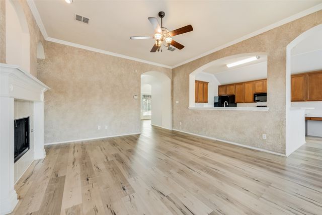 115 Fort Edward Drive, Arlington, TX 76002