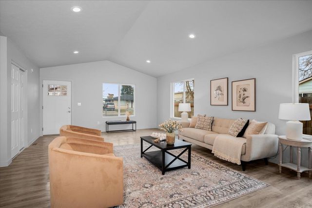 820 E Crown Ave, Spokane, WA 99207