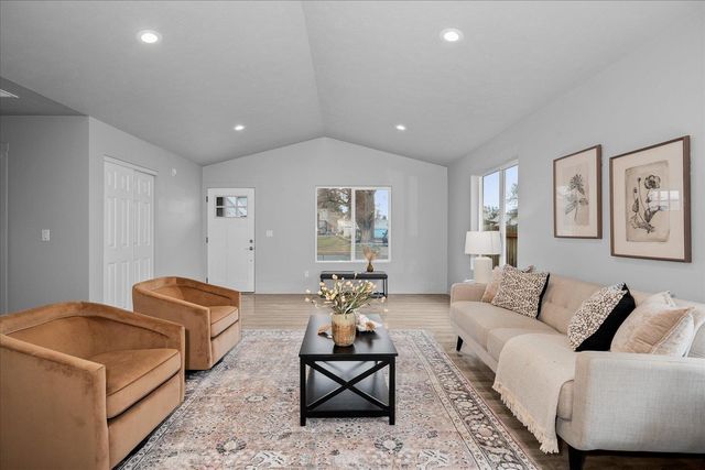 820 E Crown Ave, Spokane, WA 99207