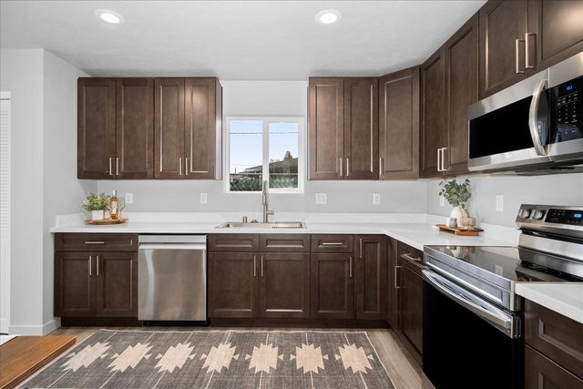 820 E Crown Ave, Spokane, WA 99207