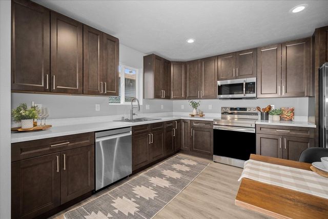 820 E Crown Ave, Spokane, WA 99207