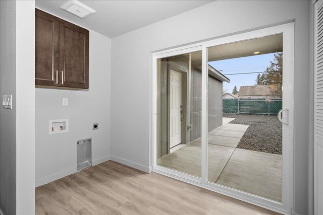 820 E Crown Ave, Spokane, WA 99207