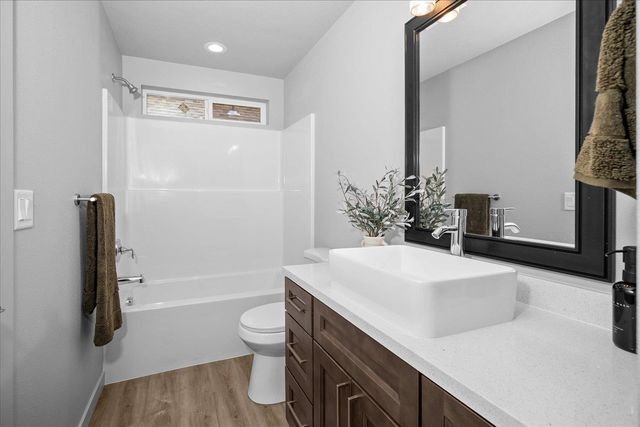 820 E Crown Ave, Spokane, WA 99207