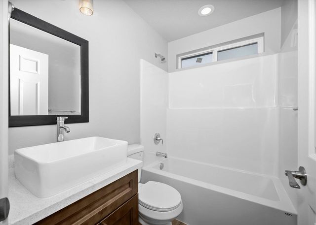 820 E Crown Ave, Spokane, WA 99207