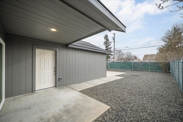 820 E Crown Ave, Spokane, WA 99207