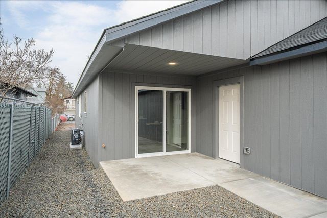 820 E Crown Ave, Spokane, WA 99207