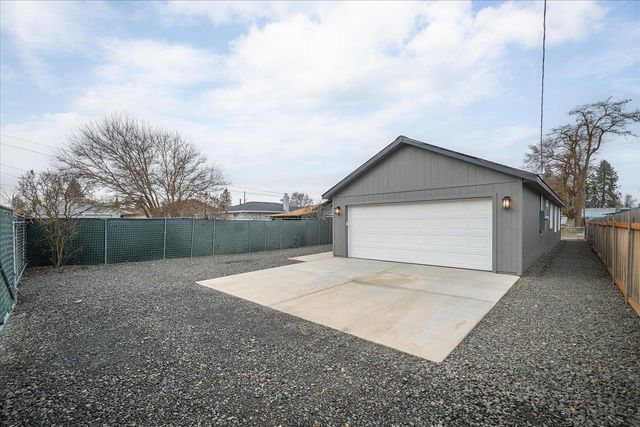 820 E Crown Ave, Spokane, WA 99207