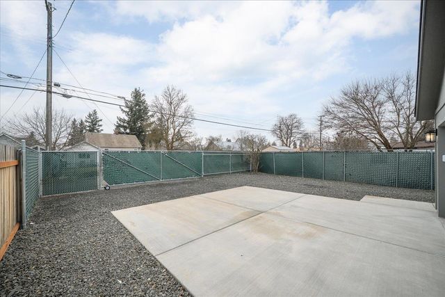 820 E Crown Ave, Spokane, WA 99207