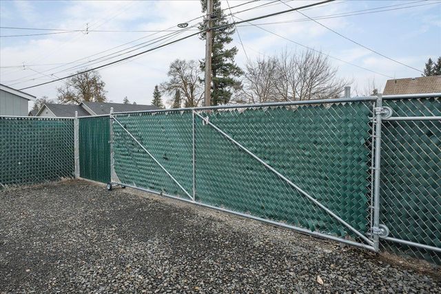 820 E Crown Ave, Spokane, WA 99207