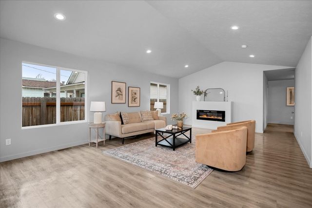 820 E Crown Ave, Spokane, WA 99207