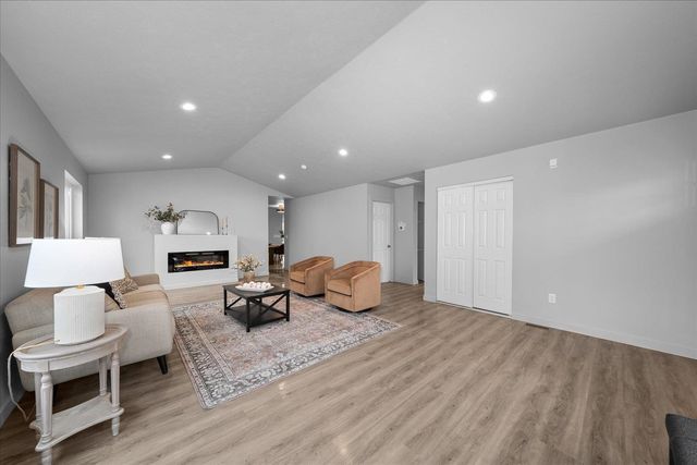 820 E Crown Ave, Spokane, WA 99207