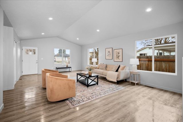 820 E Crown Ave, Spokane, WA 99207