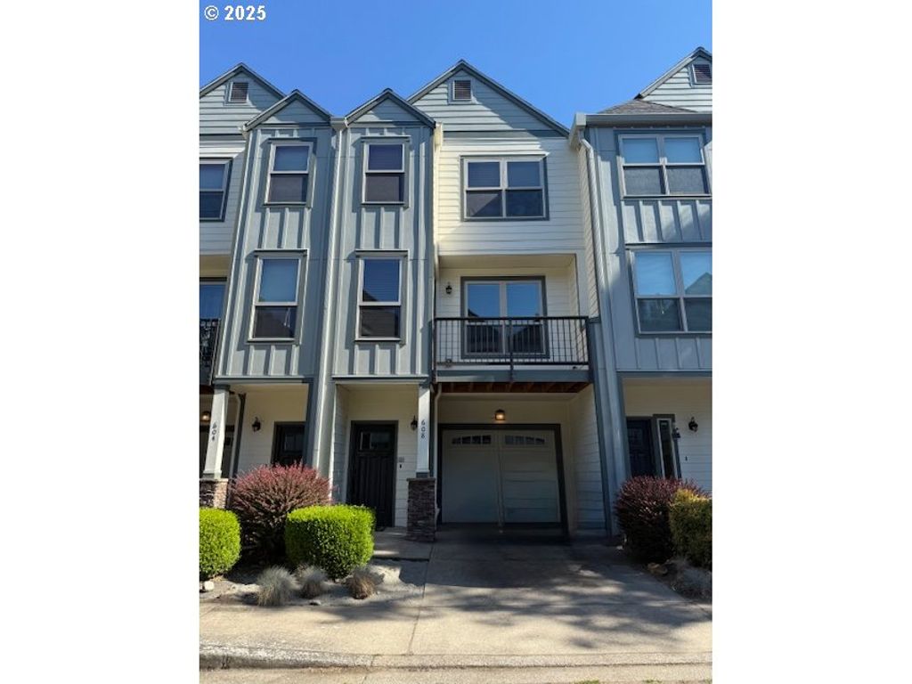 608 Ne 85TH Cir, Vancouver, WA 98665