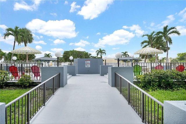 1820 W 53rd St 205, Hialeah, FL 33012