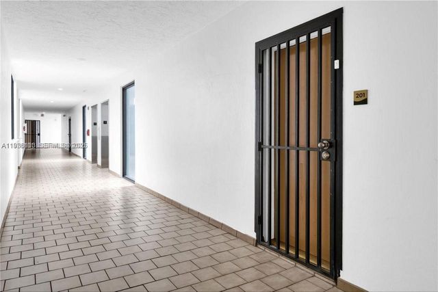 1820 W 53rd St 205, Hialeah, FL 33012