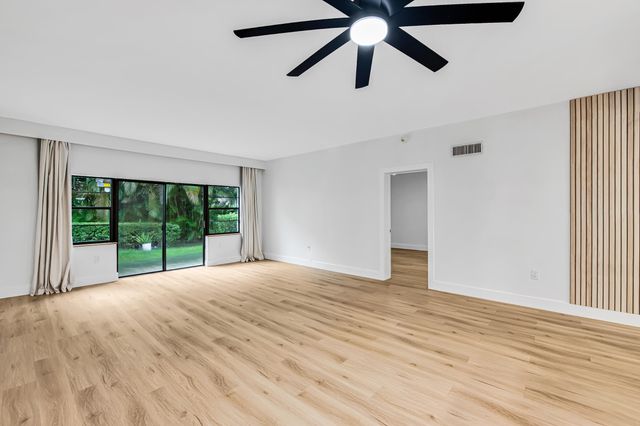 6670 VILLA SONRISA Drive 213, Boca Raton, FL 33433