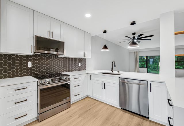 6670 VILLA SONRISA Drive 213, Boca Raton, FL 33433