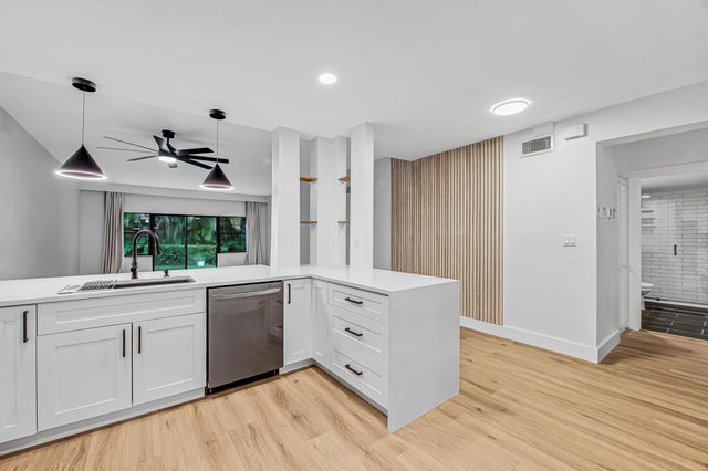 6670 VILLA SONRISA Drive 213, Boca Raton, FL 33433