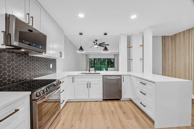 6670 VILLA SONRISA Drive 213, Boca Raton, FL 33433