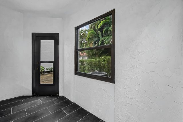 6670 VILLA SONRISA Drive 213, Boca Raton, FL 33433