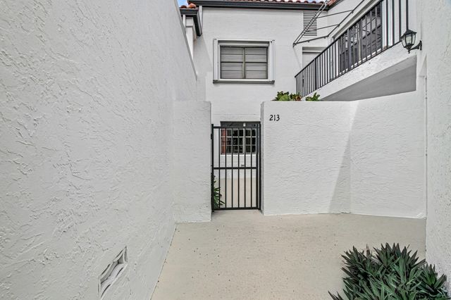 6670 VILLA SONRISA Drive 213, Boca Raton, FL 33433