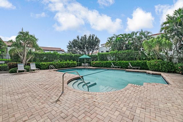 6670 VILLA SONRISA Drive 213, Boca Raton, FL 33433