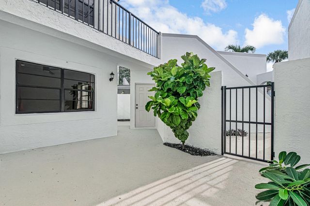 6670 VILLA SONRISA Drive 213, Boca Raton, FL 33433