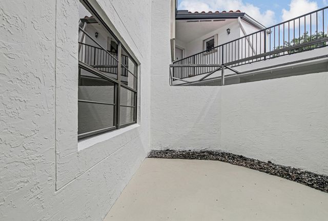 6670 VILLA SONRISA Drive 213, Boca Raton, FL 33433