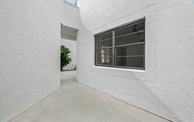 6670 VILLA SONRISA Drive 213, Boca Raton, FL 33433