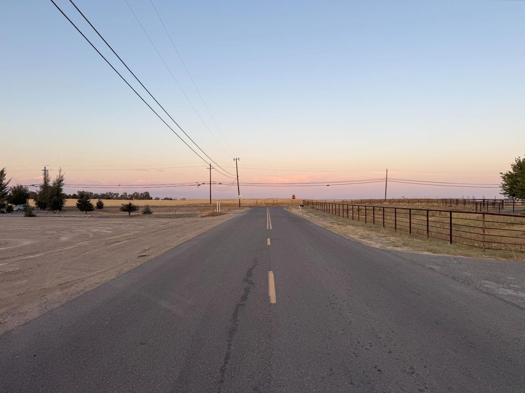 Image 10 of property listing at 35955 Bonadelle Avenue, Madera, CA 93636
