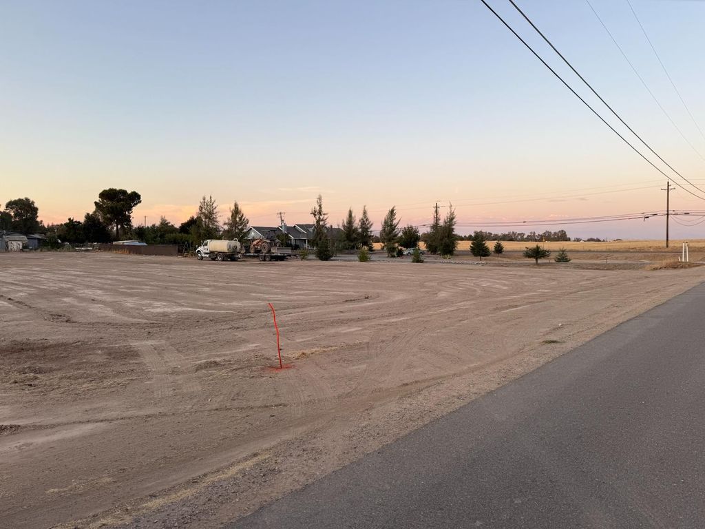 Image 3 of property listing at 35955 Bonadelle Avenue, Madera, CA 93636