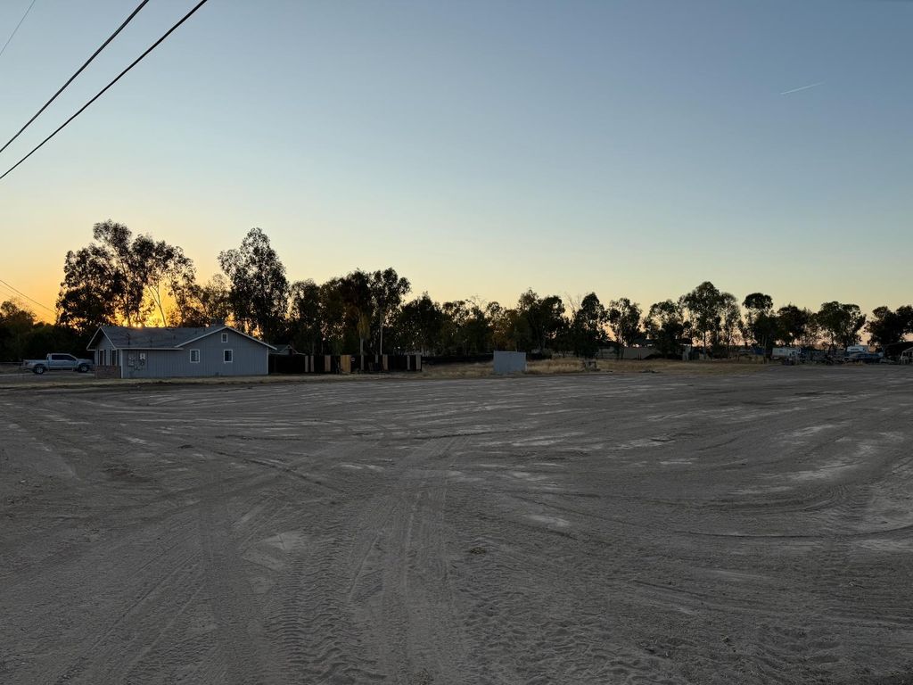 Image 4 of property listing at 35955 Bonadelle Avenue, Madera, CA 93636