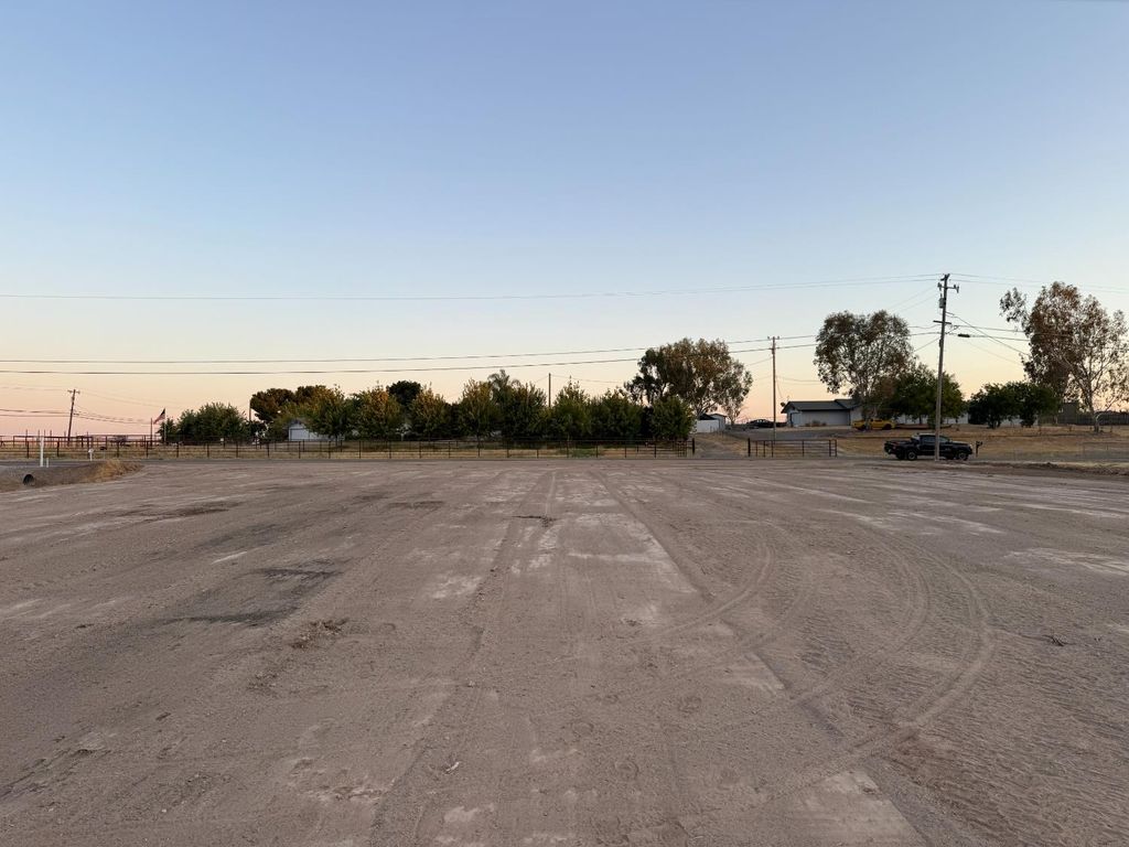 Image 5 of property listing at 35955 Bonadelle Avenue, Madera, CA 93636