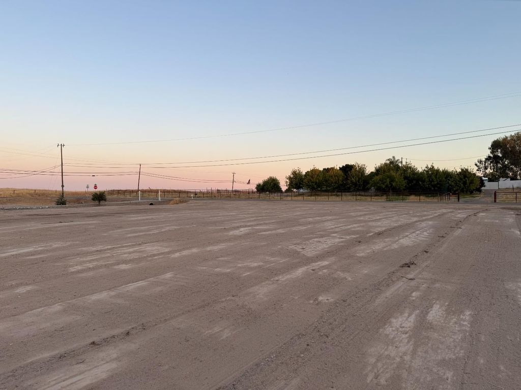 Image 6 of property listing at 35955 Bonadelle Avenue, Madera, CA 93636