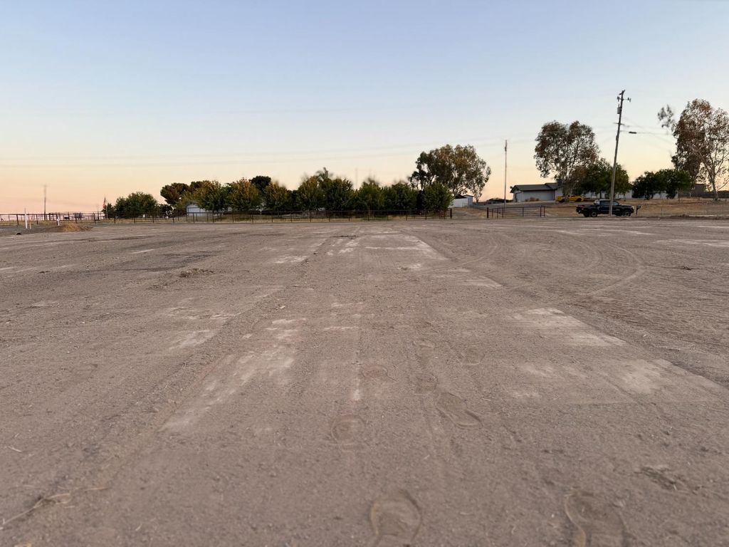Image 7 of property listing at 35955 Bonadelle Avenue, Madera, CA 93636