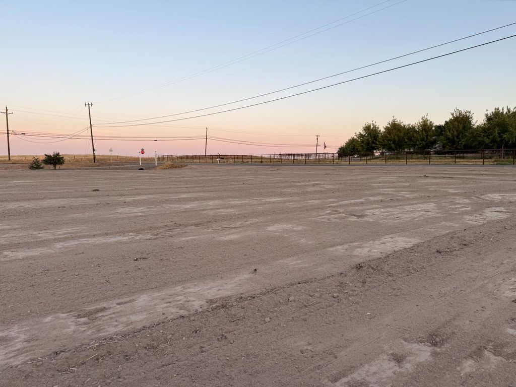 Image 8 of property listing at 35955 Bonadelle Avenue, Madera, CA 93636