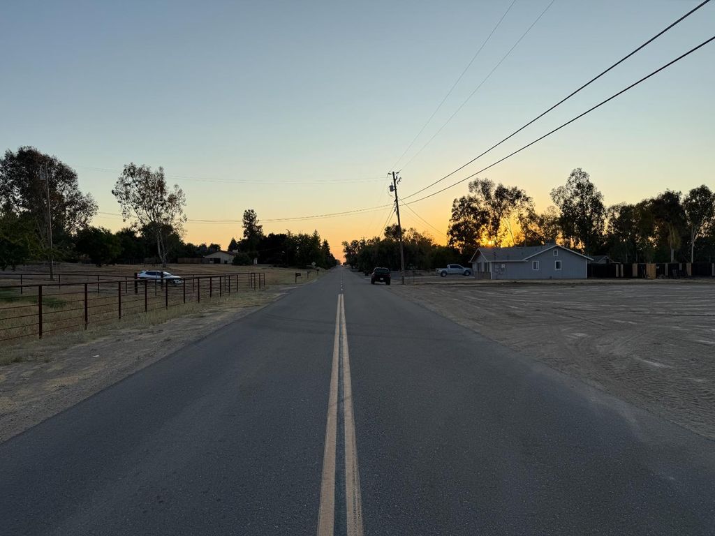 Image 9 of property listing at 35955 Bonadelle Avenue, Madera, CA 93636