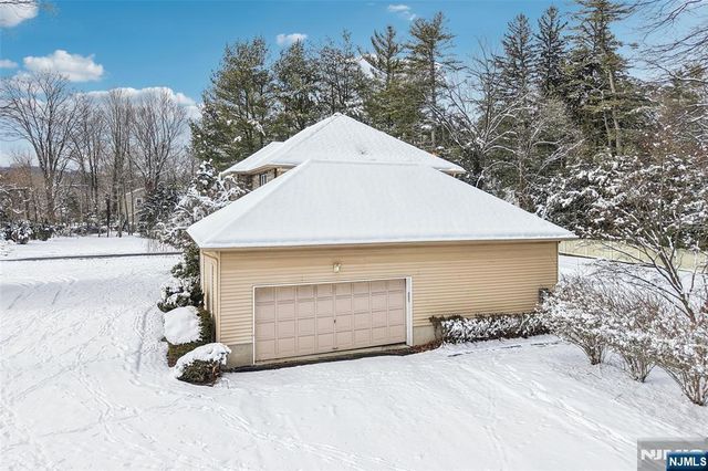 45 Lake Road, Upper Saddle River, NJ 07458