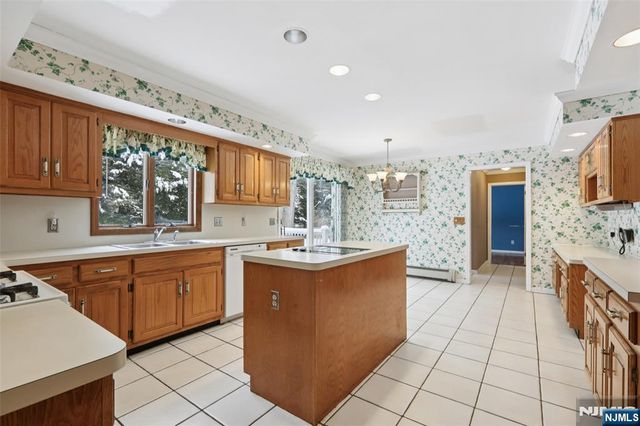 45 Lake Road, Upper Saddle River, NJ 07458