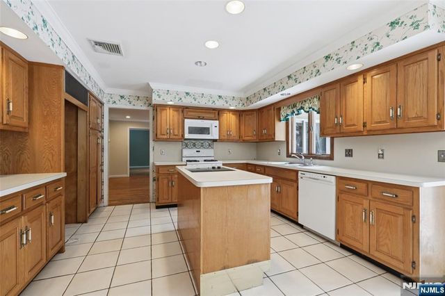 45 Lake Road, Upper Saddle River, NJ 07458