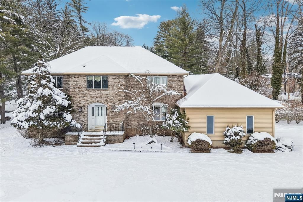 45 Lake Road, Upper Saddle River, NJ 07458