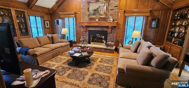 309 Paul Court, Wyckoff, NJ 07481