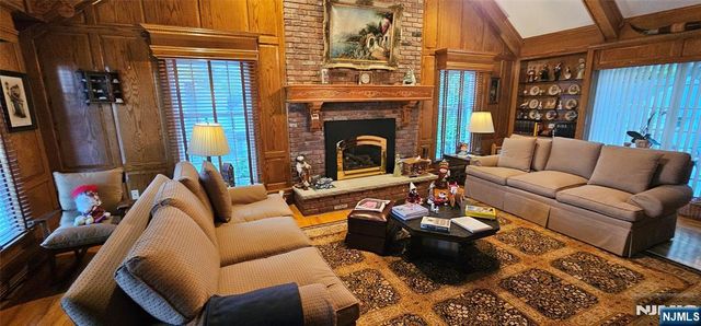 309 Paul Court, Wyckoff, NJ 07481