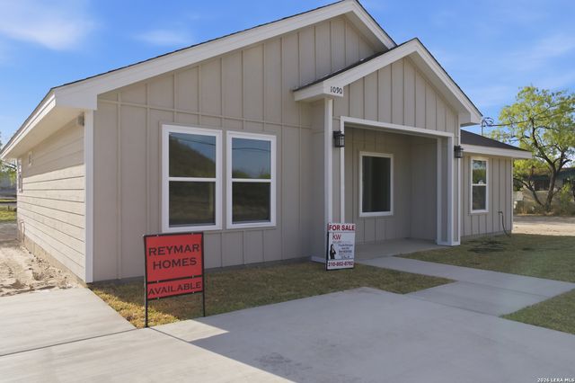 1090 Kifuri Street, Eagle Pass, TX 78852