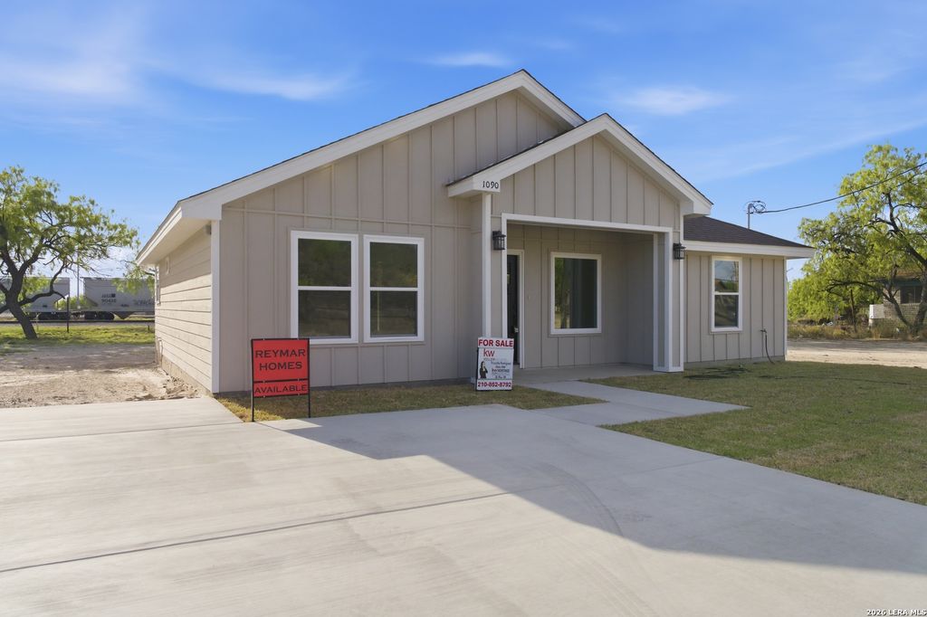 1090 Kifuri Street, Eagle Pass, TX 78852