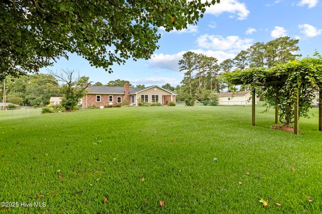 102 Howell Drive, Jacksonville, NC 28540