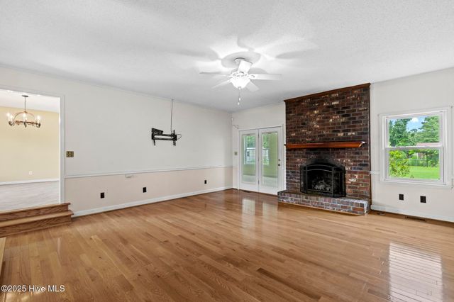 102 Howell Drive, Jacksonville, NC 28540