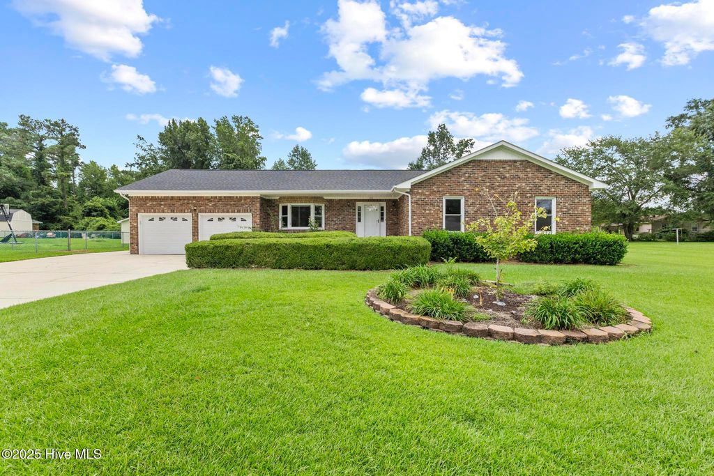 102 Howell Drive, Jacksonville, NC 28540